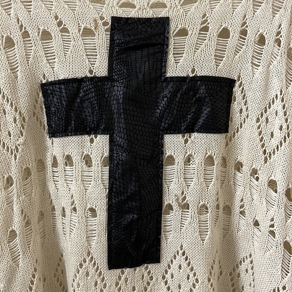 The Classic Brand Shawl Top - Picture 3 of 7